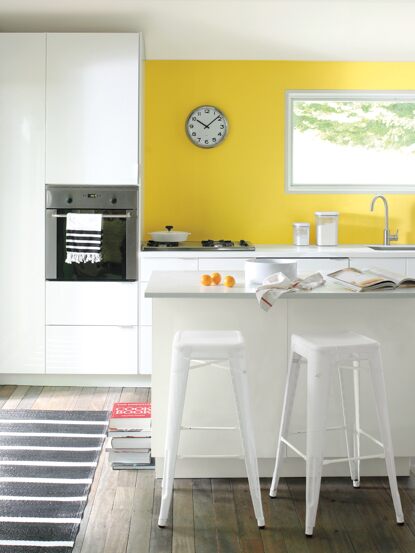 Brighten Up with Bold Kitchen Wall Colors